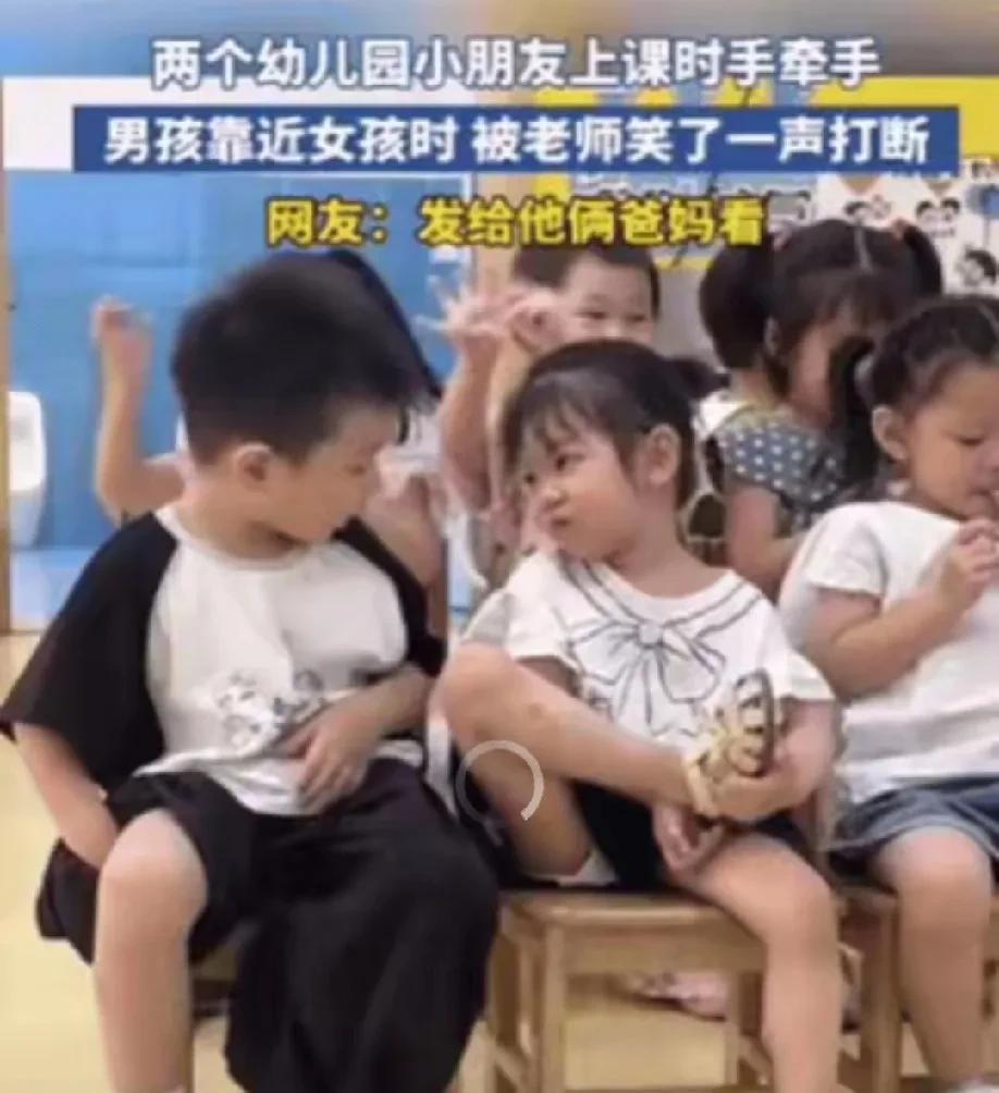 这下瞒不住了，不仅老师知道了，全网都知道了！
福建，幼儿园老师上课时，正在给小朋