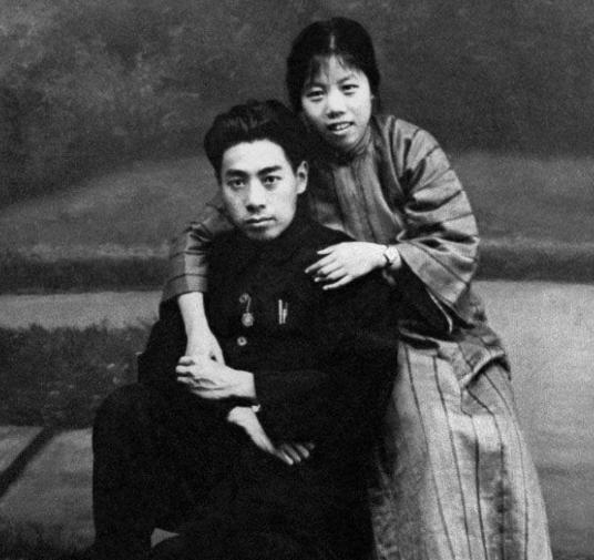 1973年7月，周总理泪眼婆娑地对华国锋谈及一件深埋心底的遗憾：“华国锋啊，其实
