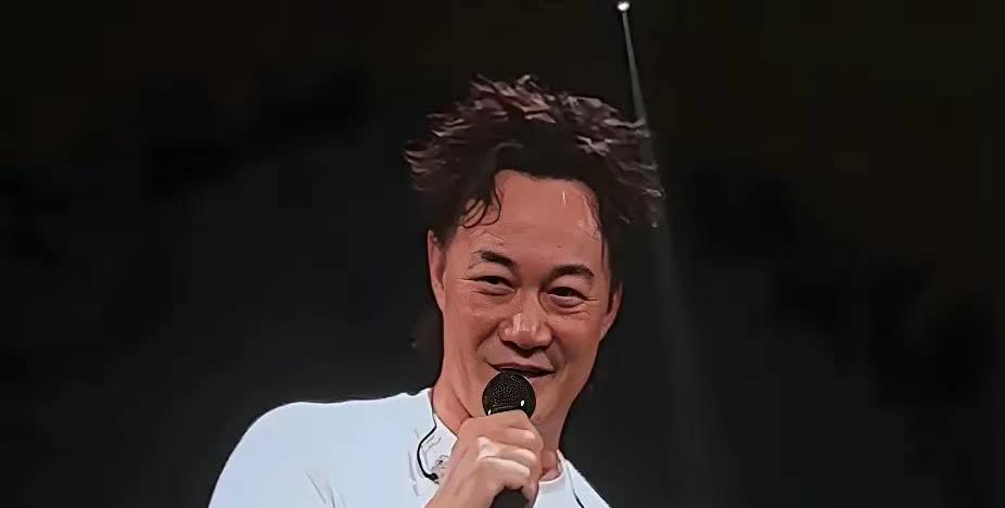 这种巨星的谣言根本不会任其发酵超过6小时。这样的公关团队和经纪人要开除了，不知道