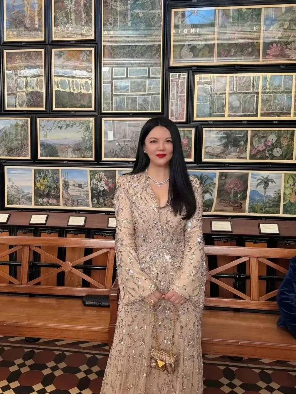 我敢说，就李湘这条裙子，很多人一年工资也买不起