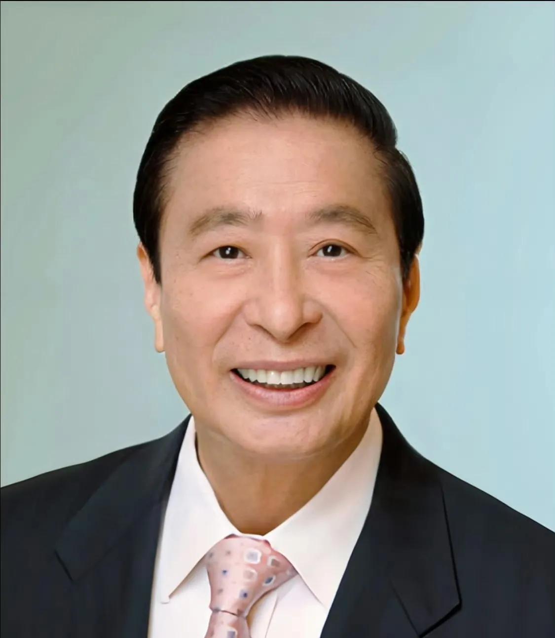 刷到亚洲前首富李兆基去世的消息。想起他有个儿子就叫李家诚，听说这名字是故意这么取