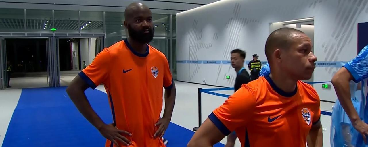 青岛海牛新外援刺头属性开始显现？青岛海牛与深圳的比赛是兰克尔泽的第二场中超比赛，