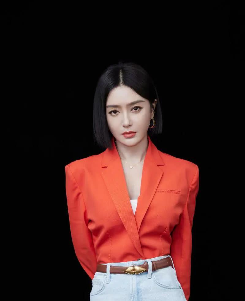 靳东剧中的妻子友友们更欣赏谁？
1.李小冉
2.蒋欣
3.秦岚
4.蓝盈