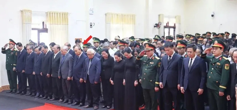 阮春福现身葬礼引关注











一个爆炸性消息！当你在为生活奔波时，