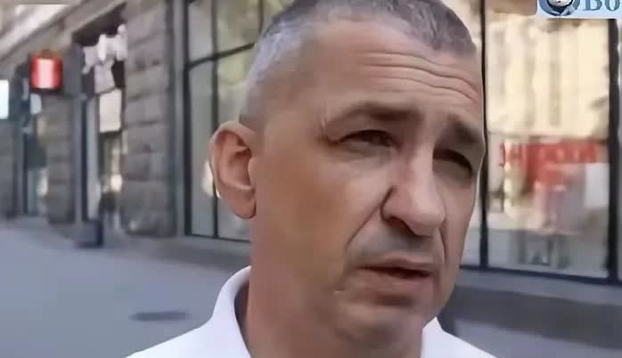 不想割地求和，也不想去前线。乌克兰人挺有意思的，不接受割地求和，但是又不愿意去前