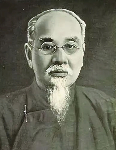 1943年，国民政府主席林森出了车祸，有人怀疑是蒋介石指使的，蒋介石听说后火冒三