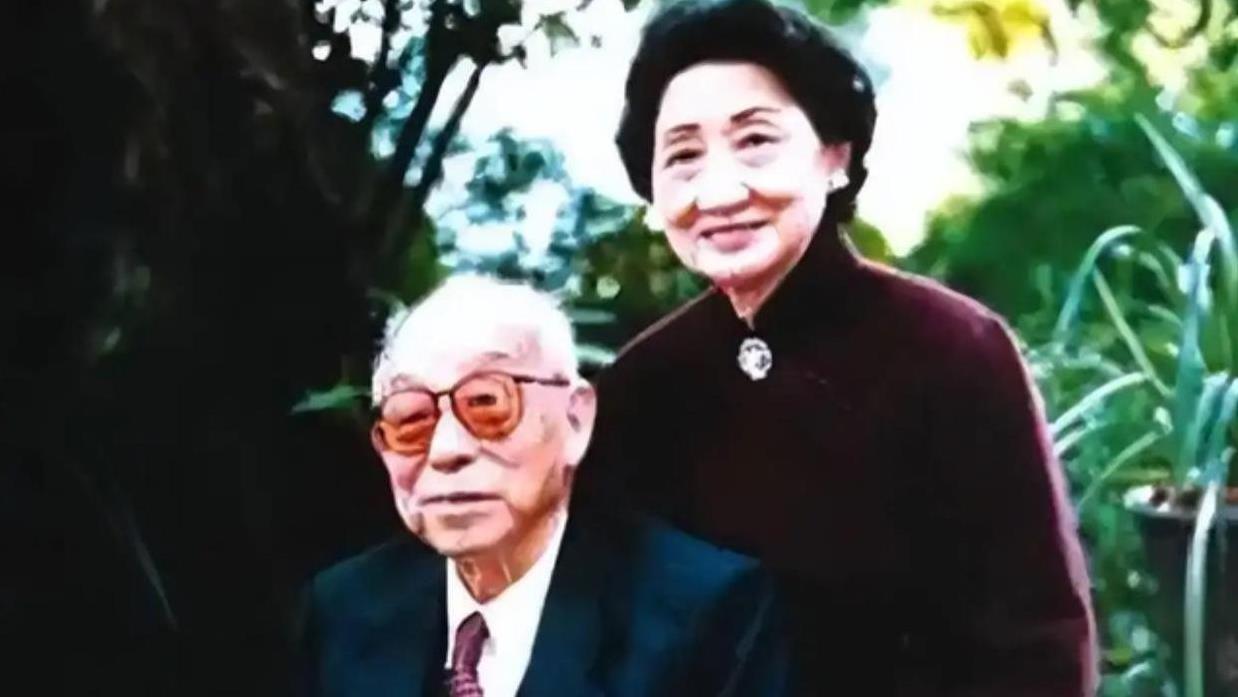 张学良被释放后，记者问他最佩服谁，他说了三人，分别是谁