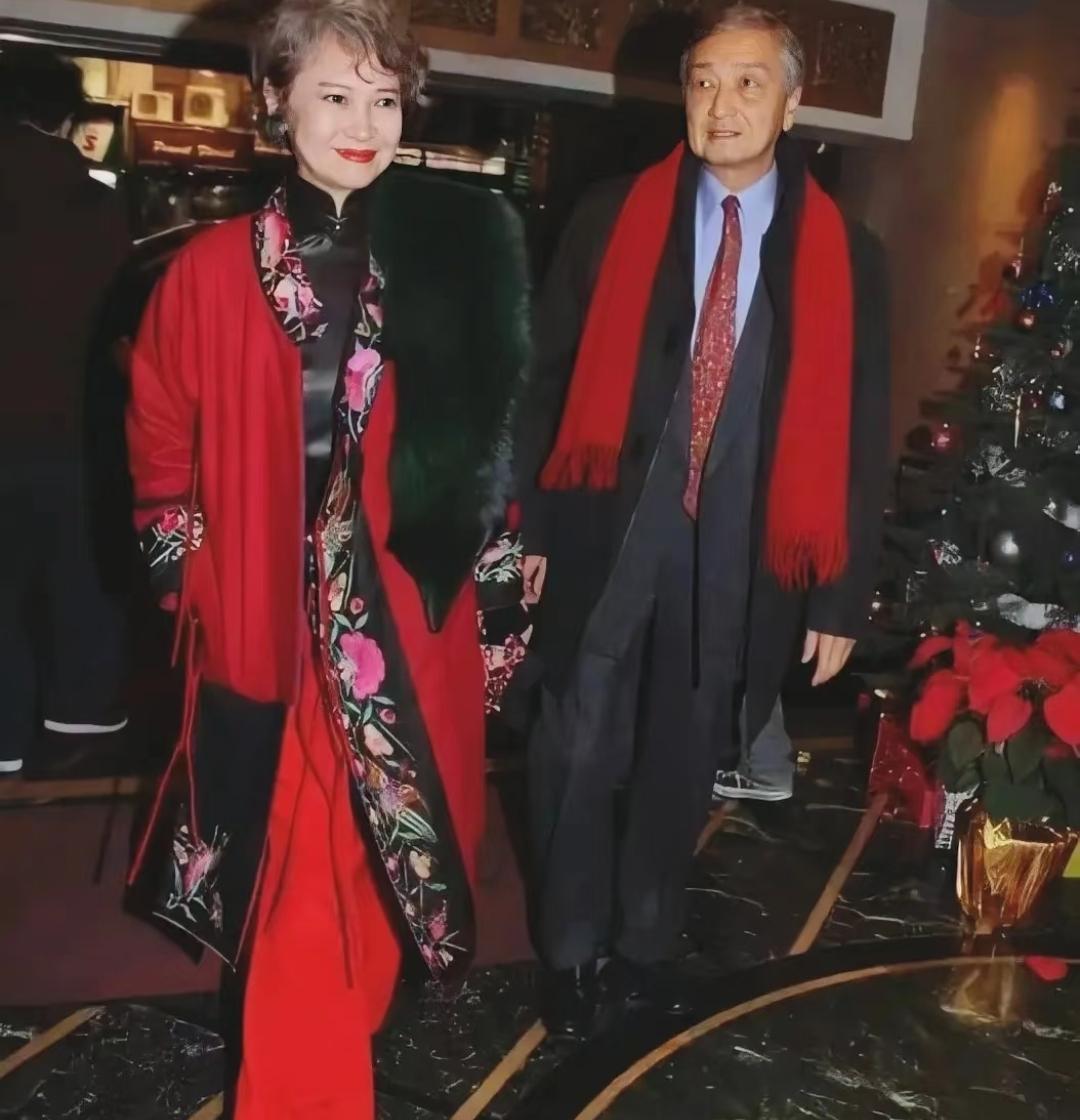 《萧芳芳的传奇人生：从〈女人四十〉影后到失聪公益人，活成黄霑口中“第一奇女子”》