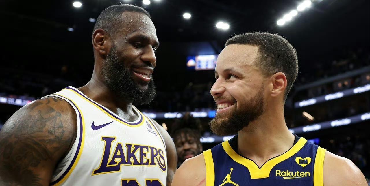 美媒TA：湖勇在谈多种交易方案，预计能达成！
猜一猜：1、库明加换八村；2、追梦