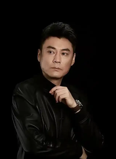 查了一下唐旭，不查不知道，查后发现他当初要是没有朱媛媛的支持和鼓励，恐怕早就改行