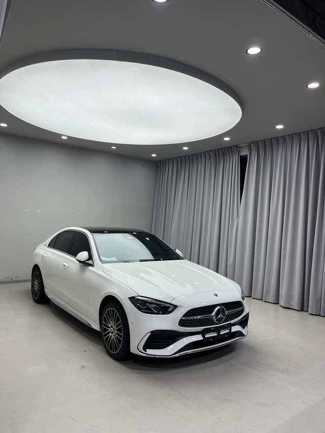 奔驰C级和宝马3系选哪个？
我是无脑冲的奔驰C260L运动，白色是优雅和圣洁并存