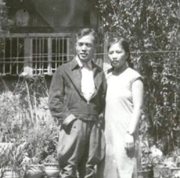 1938年，国民党高官陈尔晋和珠宝商之女王曼霞结婚后没多久，就发现妻子经常深夜出