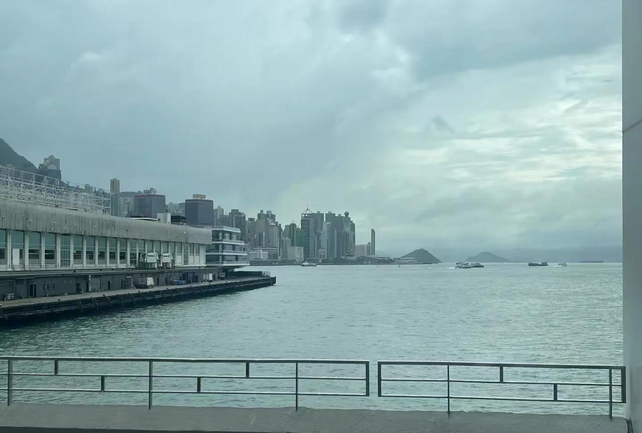 高考不代表你的人生高度
高考失利确实会让人感到迷茫和痛苦，但人生的可能性远不止于