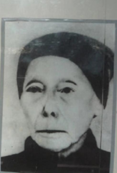 1939年，毛主席躲进一个农妇家，在敌人来搜查时农妇站出来说：“军爷，你们要找的