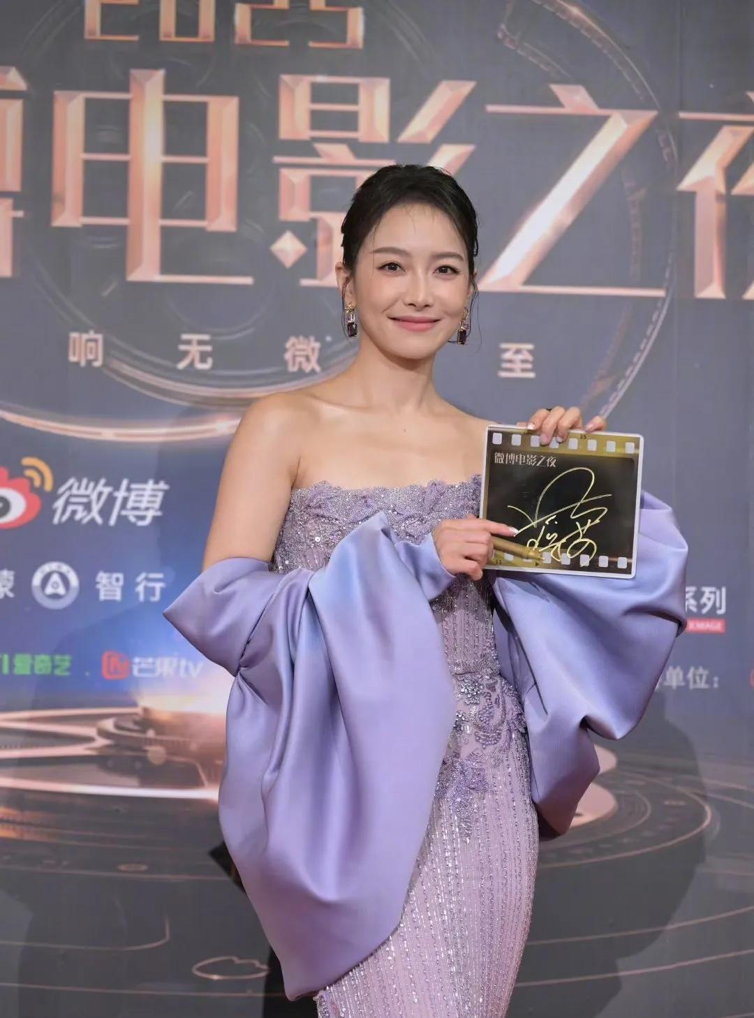 事实证明
紫色真的显黑