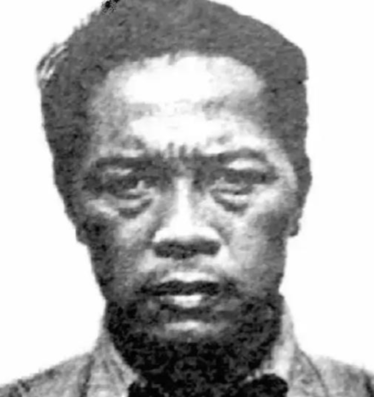 1945年8月19日，桂系副军长李本一，冒充重庆来的受降大员，以“钦差大臣”的姿