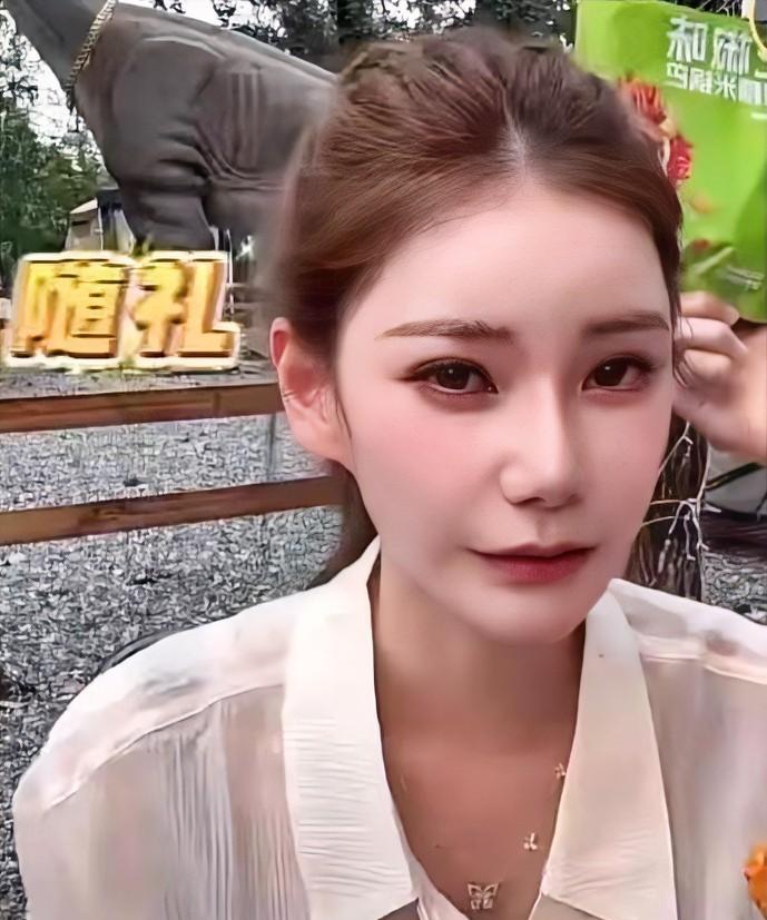 终于知道汪小菲为啥会娶马筱梅了。
不是图她年轻漂亮，
也不是图她的户口，而是马筱