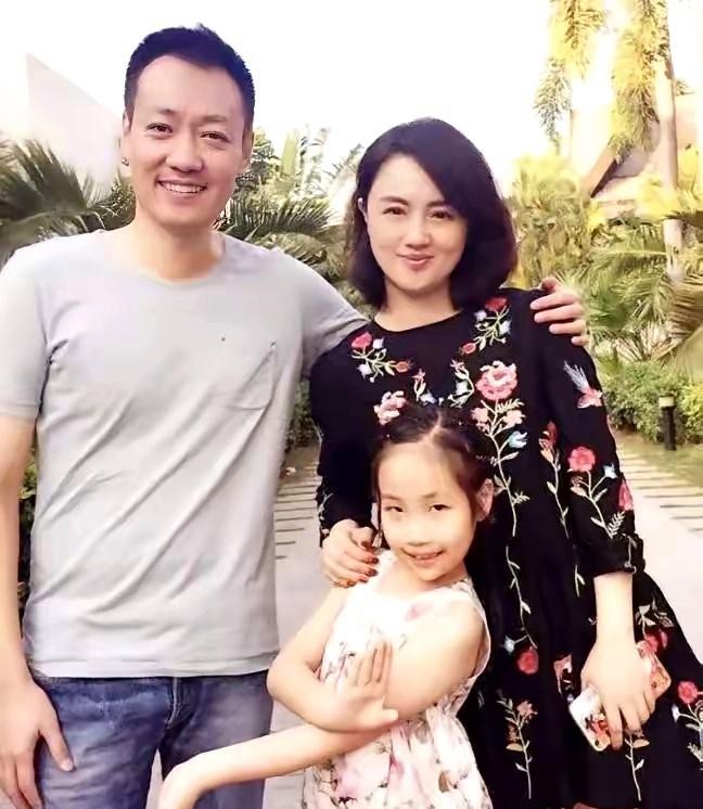朱媛媛抗癌离世的消息让无数人心碎，她和辛柏青从校园到婚姻的纯粹感情本是最温暖的追