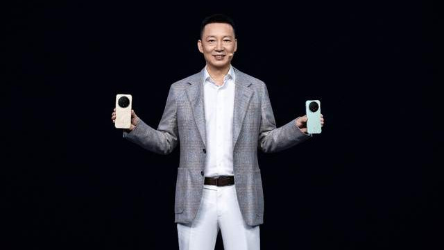 开新局见未来，荣耀发布首款自进化AI原生手机荣耀Magic8系列