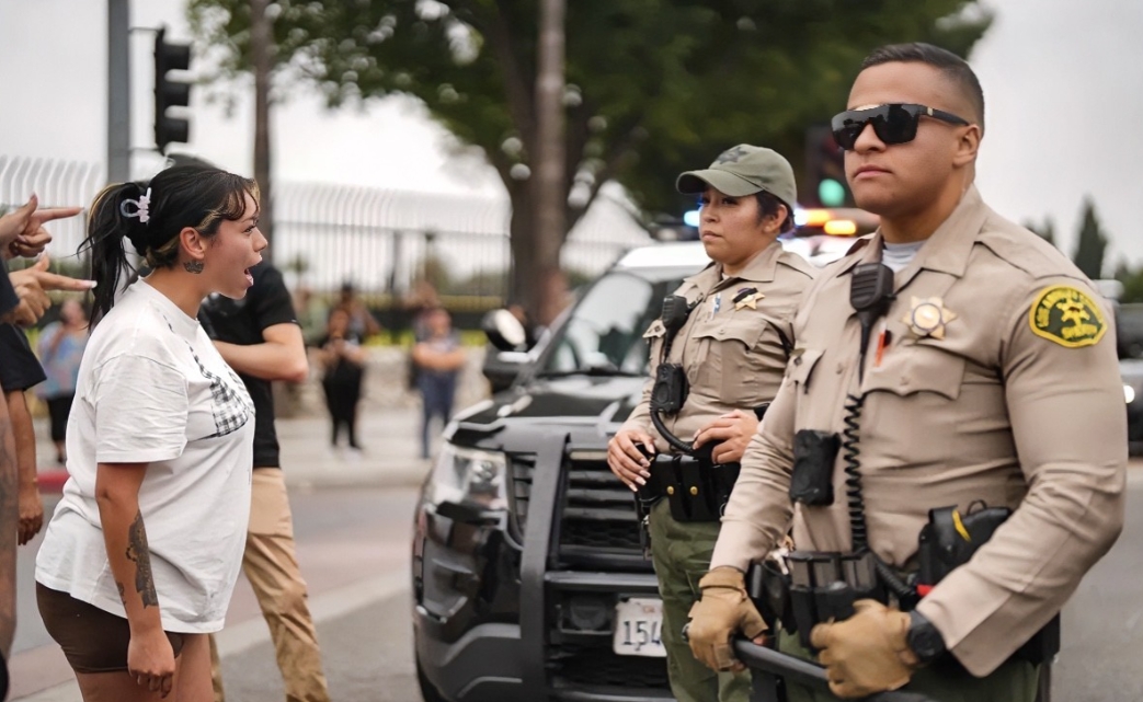 白宫警告州长纽森
再不配合就逮捕！这是目前白宫给予加州州长纽森的最新回应，理由是