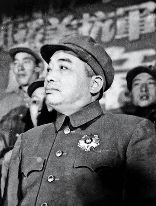 彭德怀出生不久，他的奶奶非常疼爱这个长孙，特意请算命先生给彭德怀算了一卦。报上生
