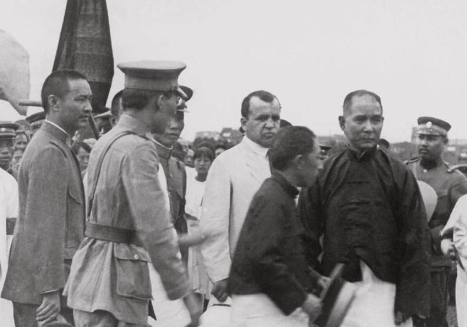 1924年孙中山与廖仲恺、苏联军事顾问及程潜等人