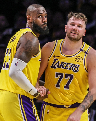 个人觉得湖人目前最大的困境就是东契奇没有达到争冠大当家的水平
詹姆斯毋庸置疑现在