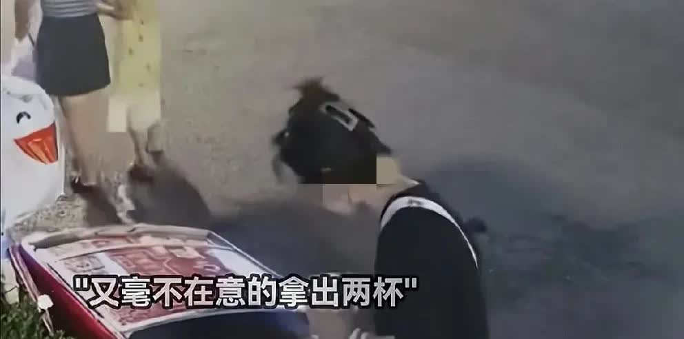 杭州这一家三口出名了。
一家三口路过一个爱心冰箱，妻子发现里面有柠檬水后，和老