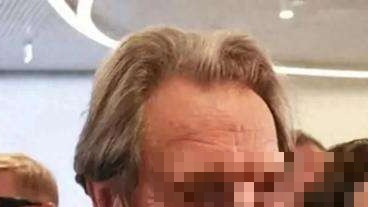 马斯克要和特朗普硬刚到底，因父亲给他留了一条最强的后路