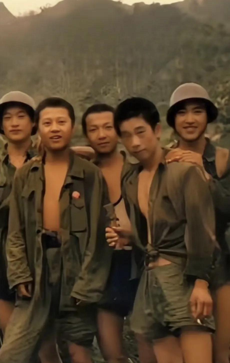 1987年的老山前线，战士们用生命坚守在阵地上。
他们为了保卫国土不被侵犯，在枪
