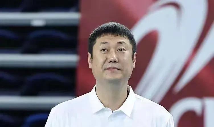 都在说赵勇不行，比他行的上去走两步。
赵勇行不行的人家已经是国家队主教练了，不服