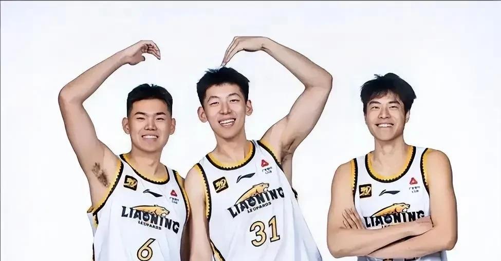 全运会辽宁u22男篮取得两连胜，来看看媒体给赵维纶等主要球员的打分。
一，张陈志