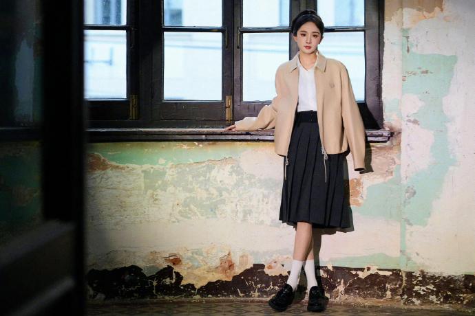 杨幂 x Prada

杨幂出席T Magazine风格论坛，新造型以Prada