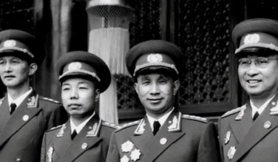 铁血将军竟为儿子两次破例？深扒粟家父子不为人知的