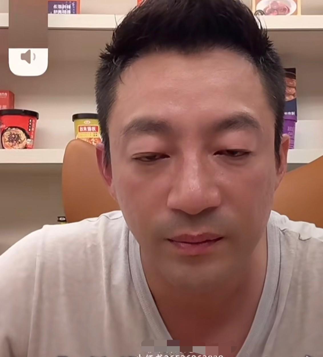 也不能怪马筱梅
她是真不知道男人鼻子大是有说法的！所以汪小菲只是尴尬的努力挤出一