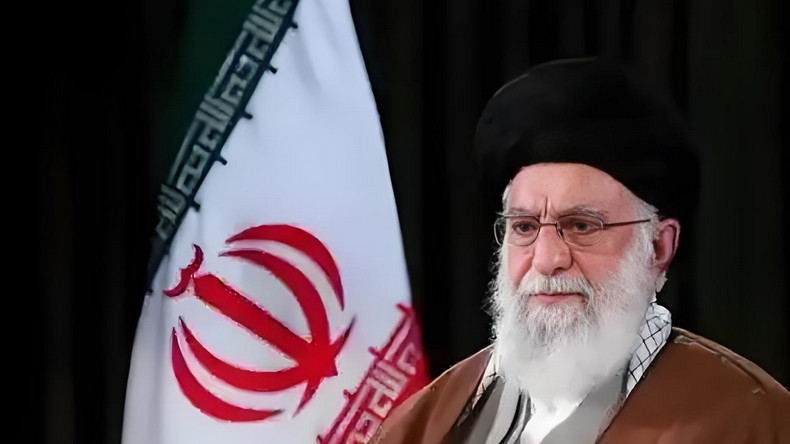 伊朗内部乱了！大批民众上街头，哈梅内伊被催下台，巴列维想回归