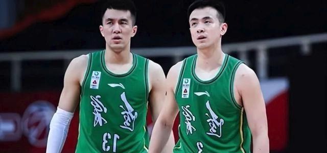 CBA现役男篮抢断前十排行榜；
1；周    鹏——951次抢断，深圳队；
2；