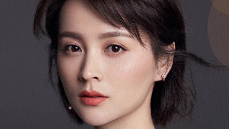 邓莎疑似官宣离婚，丈夫贬低她只演丫鬟、最大贡献生儿子，13年AA制婚姻落幕