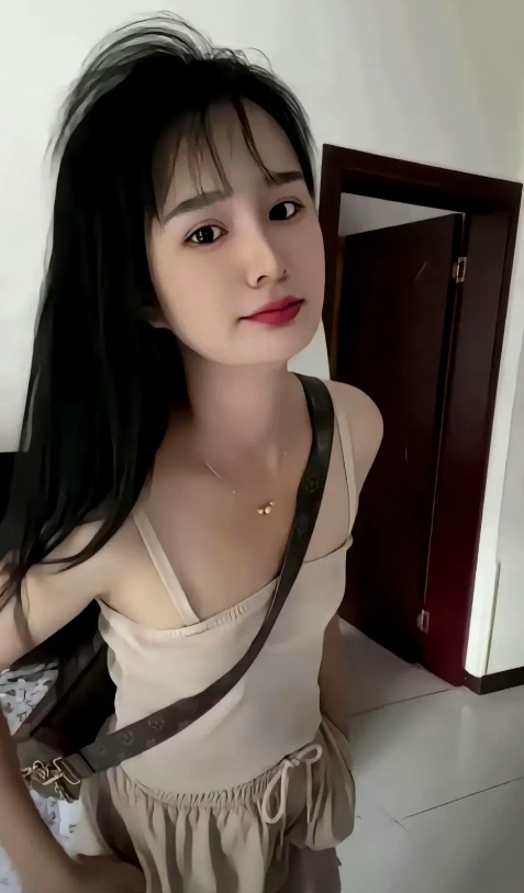 有人问：左边未婚彩礼30万，右边离异带娃不要彩礼，你选哪一个？
有人说，选左边婚