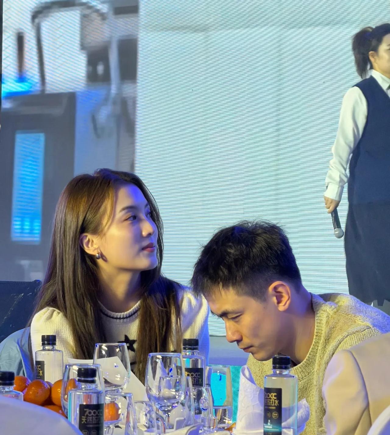 赵继伟夫妻俩参加700CC14周年活动！
近日，由赵继伟代言的700CC饮品恰逢