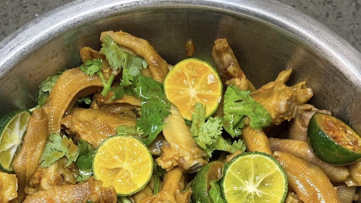 这道菜看着普通，我妈一做就惊艳，酸辣入味，全家都爱吃！