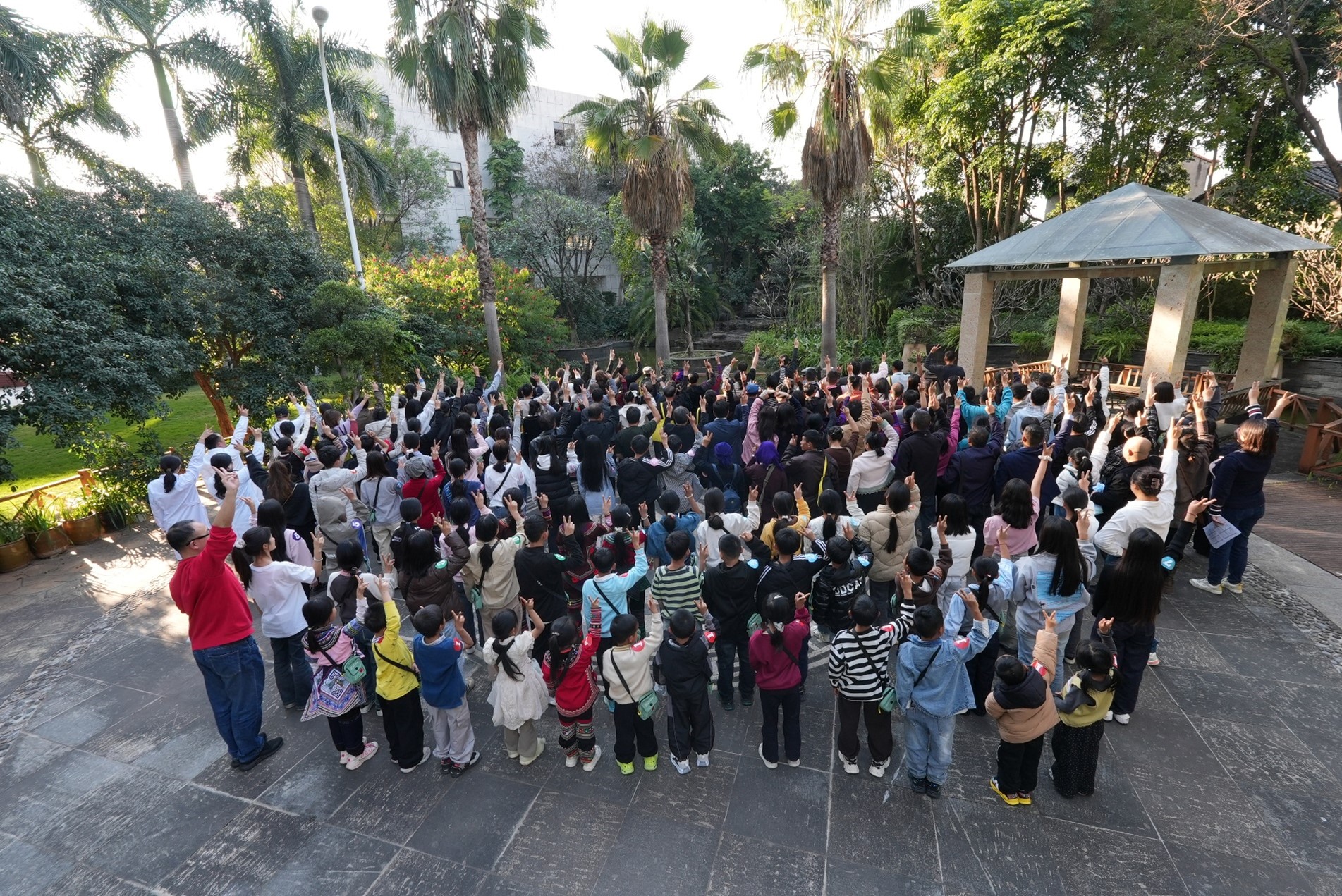 京东健康携手CAFF花园发起“闲置变年货”公益行动，云南困境家庭孩子收到新春礼物