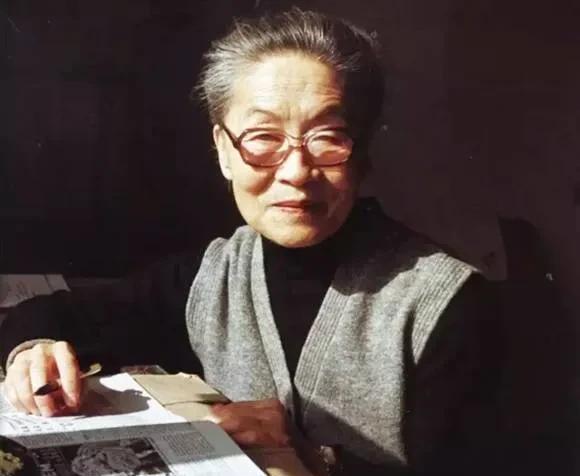 这几日正在读杨绛先生的《我们仨》，早便听闻此书，却一直未曾拜读。近日总算得以静心