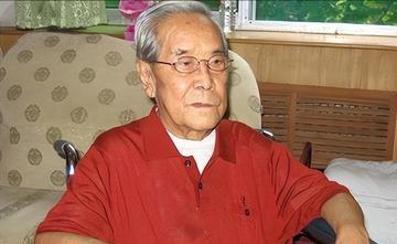 1979年西安，经历政治风波后，李赤然将军获得平反。他前往南京军区索要工资，却遭