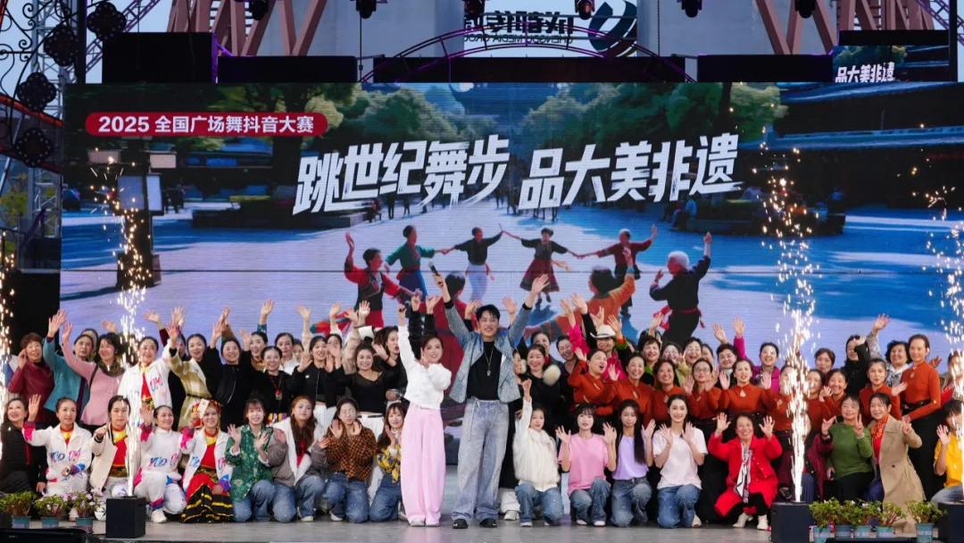 从演员到“世纪舞·成都”主持人，唐滤晶：让每一份热爱都被看见