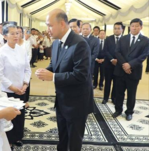 柬埔寨损失了一名师长，洪森首相派儿子洪玛尼亲自吊唁，这可不是普通的“人情往来”。