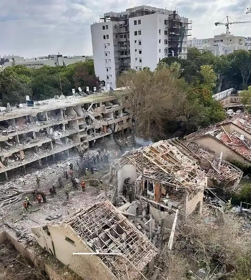 美国打击伊朗，伊朗就去打击以色列。可是以色列也不是好惹的，陆陆续续出动战机和发射