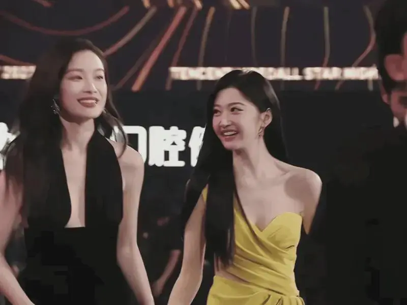 同年的两位女星，倪妮和景甜的同框照， 你更喜欢谁

