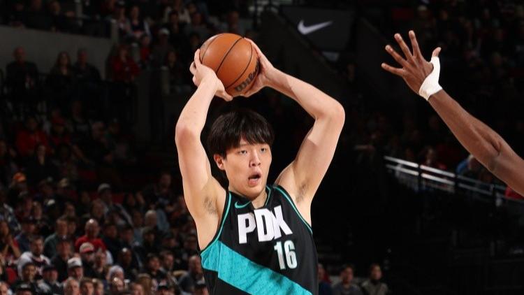 杨瀚森背靠背第一战来了，开拓者VS雷霆