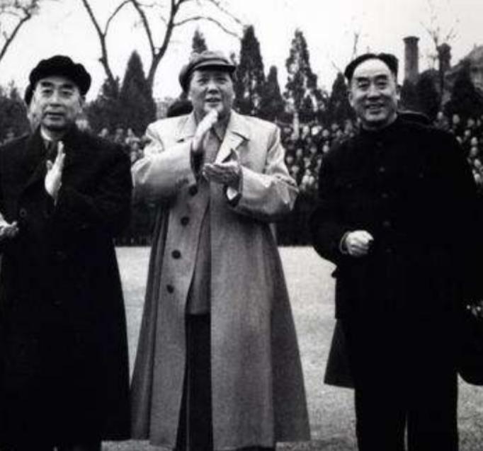 1952年，毛主席救命恩人被举报贪污，毛主席很惊讶：我先问问总理
“主席，王盛荣